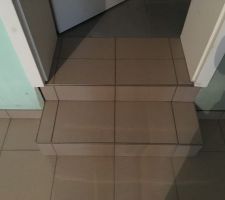 La pose du carrelage sur les marches