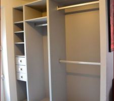 Enfin un placard dans l'entr&eacute;e, il ne reste plus qu'&agrave; installer les portes