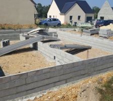 Le vide sanitaire en cours ...il y a bienoter 3 rangs et bonnes mesures