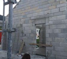 Montage du dernier pignon et pose des tablettes de fen&ecirc;tre