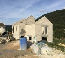 La ma&ccedil;onnerie est quasi termin&eacute;e