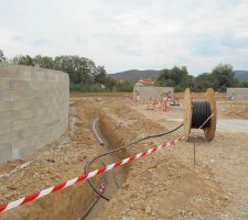 Viabilisation de tous les terrains en cours, pose des r&eacute;seaux &eacute;lectriques et Telecom