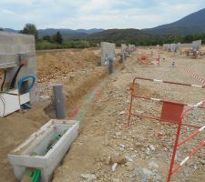 Viabilisation de tous les terrains en cours, pose des r&eacute;seaux &eacute;lectriques et Telecom