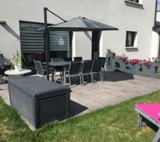 La terrasse complètement amménagée