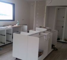 D&eacute;but de la pose de la cuisine