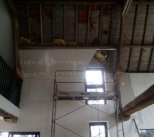 En attendant la plateforme, on avance sur le bas des rampants.