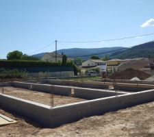 Élévation des fondations: le vide sanitaire n'est pas enterré, la maison est surrelevée de 0,80cm