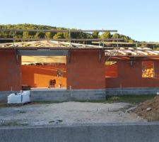 Charpente installée photo de la maison vue de face exposition sud