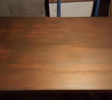 Plateau de table rustique récupéré: cire cendrée + cire chêne passées afin de donner un aspect vielli