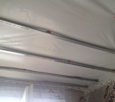 Pose des rails au plafond