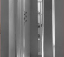 Porte sur pivot r&eacute;versible Kinedo, largeur 100 cm.