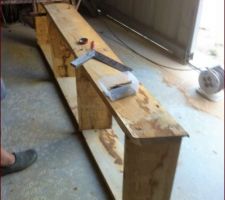 Planches de chêne ( récupérées ) utilisées pour la structure de l'escalier