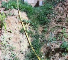 Passage pour ouvrir l'eau au pied du mur " anti-Castafiore "
