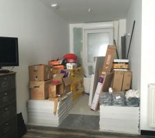 Marre des embouteillages dans la salle de bain le matin (6 à la maison et une do Che c'est une sacrée organisation)
On attaque notre salle de bain.