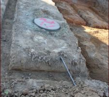 Et un joli puits dans l'emprise de la construction...