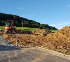Terrassement fini ! Après 4 jours de gros travaux de 7h a 20h le soir ^^ et 200 tonnes de terre évacués !