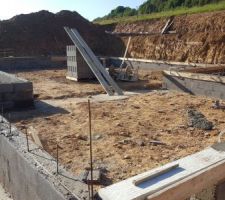 Pose des agglos coffrants en cours :)