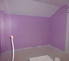 Peinture chambre des enfants, bleu et gris pour les chambres des garçons et lilas et blanc avec additif de paillettes pour la princesse