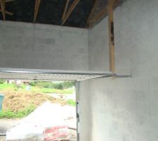 Une couche de blanc sur les murs du garage : &ccedil;a fait plus propre.