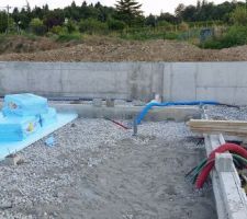 Installation de l'isolant de type polystyrène extrudé Roofmat sous dallage