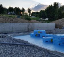 Installation de l'isolant de type polystyrène extrudé Roofmat sous dallage 2