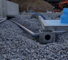 Installation de l'isolant de type polystyrène extrudé Roofmat sous dallage 3
