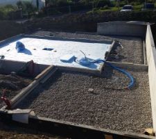 Installation de l'isolant de type polystyrène extrudé Roofmat sous dallage 8
