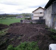 Ménage dans le terrain au nord
