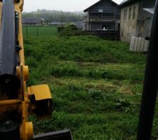 Ménage dans le terrain au nord