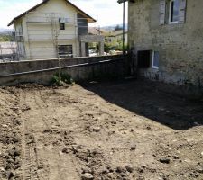 Ménage dans le terrain au nord