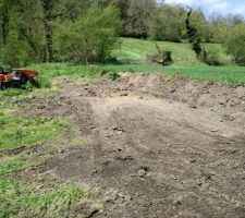 Ménage dans le terrain au nord