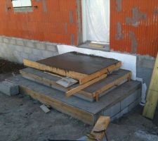 L'escalier d'entr&eacute;e construit par mes soins