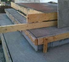 L'escalier d'entr&eacute;e construit par mes soins