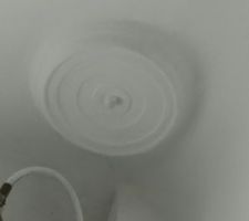 Au plafond du premier étage... mais qu'est-ce que c'est?