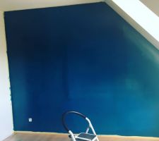 Changement de peinture chambre parentale - première couche de turquoise -