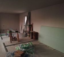 Cloisons intérieur en cours.
