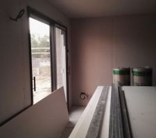 Cloisons intÃ©rieur en cours.