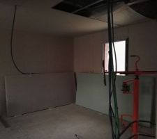 Cloisons intÃ©rieur en cours.