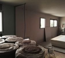 Cloisons intÃ©rieur en cours.