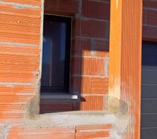 Correction &eacute;galement sur le poteau de l'entr&eacute;e ou un appui de fen&ecirc;tre avait &eacute;t&eacute; mis par erreur