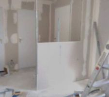 Petit mur qui viendra supporter la verri&egrave;re