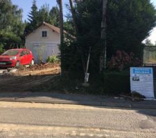 L acces a ete cree et le terrassement  effectu&eacute;.