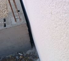 Espace entre la future dalle et la maison du voisin