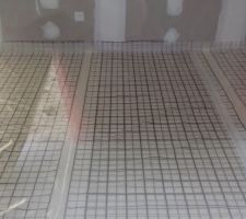 Pose de la mousse pour le plancher chauffant.