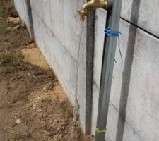 Pr&eacute;paration du point d'eau pour le chantier et pour le raccordement de la maison (par nos soins).