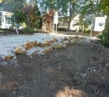 Terrassement du chemin d'accès terminé côté enrochement