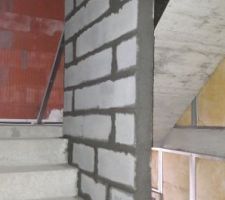 Mur d'&eacute;chiffre (escalier 1/4 tournant vers l'Etage)_Vue du hall d'entr&eacute;e