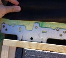 "fixation" des V&eacute;lux...
L&agrave; ils savaient pas quel trou choisir