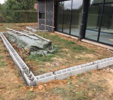 Coulage des fouilles de la terrasse