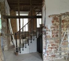 Escalier entre le 1 er étage et le 2 éme